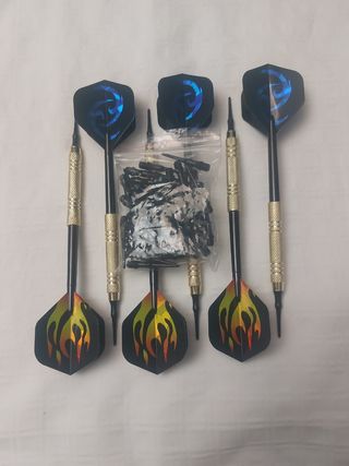 6 Dardos nuevos diana Bar + 18 puntas de recambio.