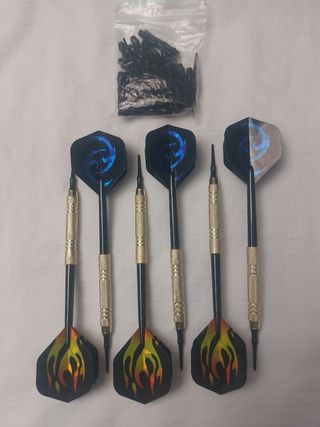 6 Dardos nuevos diana Bar + 18 puntas de recambio.