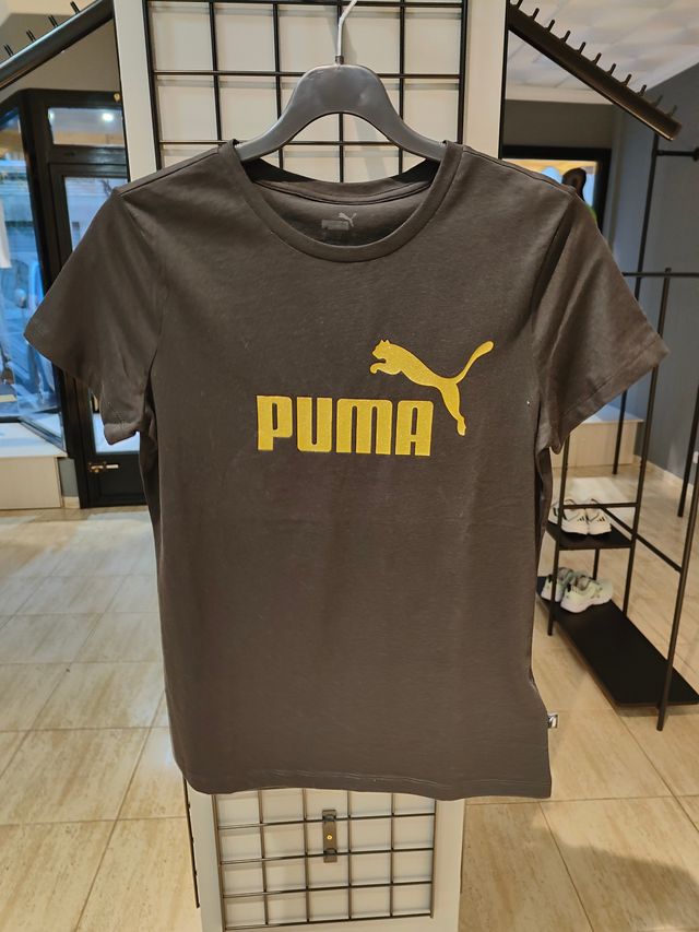 Camiseta Puma negra y dorada chica