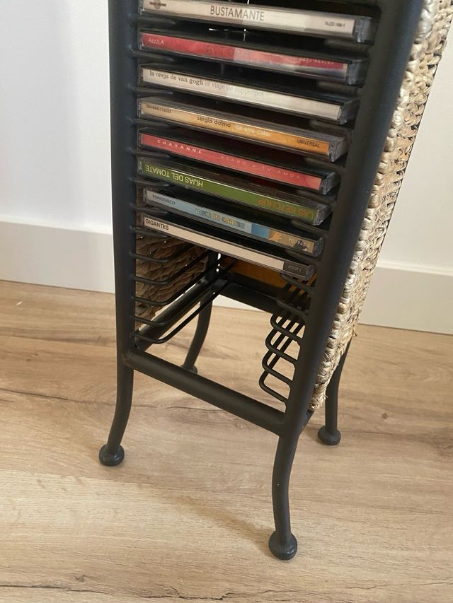 Estantería CD forja - Madera y mimbre.(sin los cd)