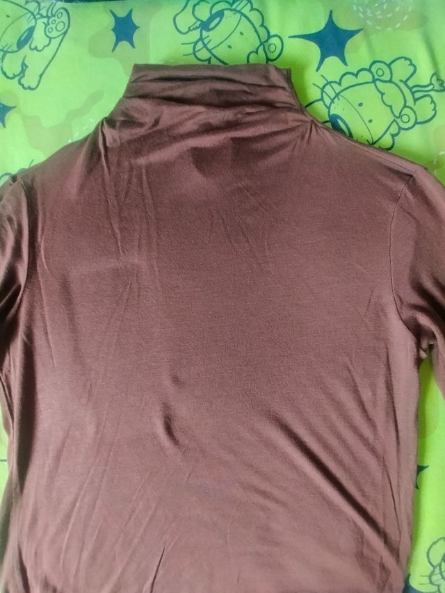 Maglia collo alto marrone