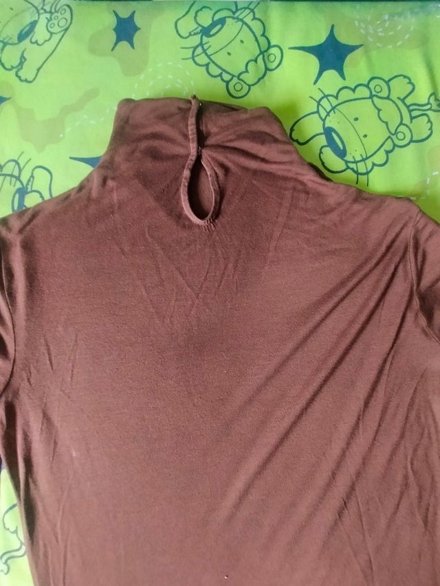 Maglia collo alto marrone