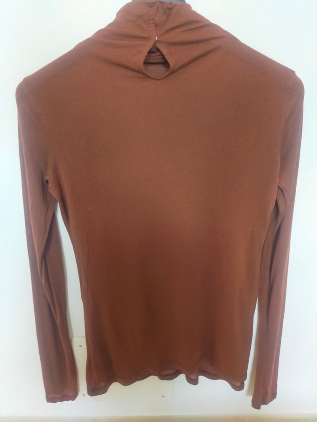 Maglia collo alto marrone