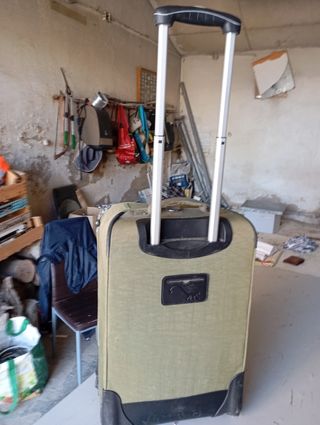 Maleta Kipling verde oliva - viaje. 60x40x20 