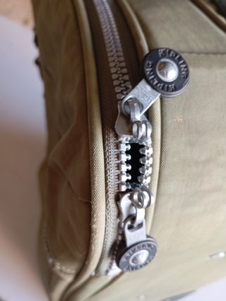 Maleta Kipling verde oliva - viaje. 60x40x20 