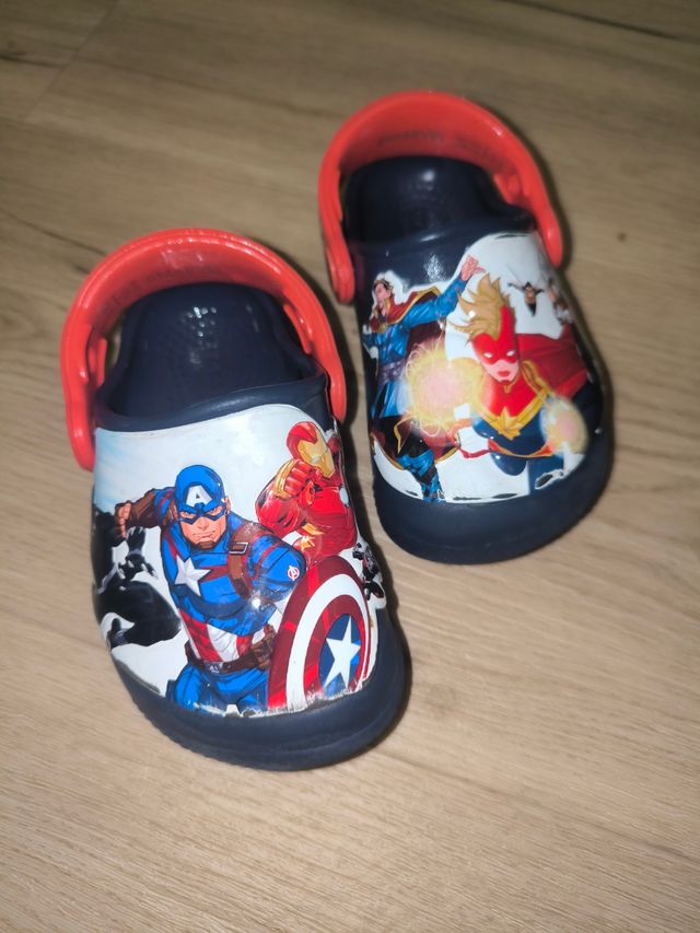 Crocs Avengers bebé talla 6