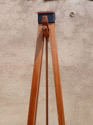 Reloj de pie de péndulo eléctrico en  madera