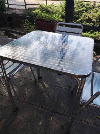 Mesa y 4 sillas acero inoxidable