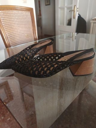 Zapatos negros rejilla  - 36
Uterque 


 

