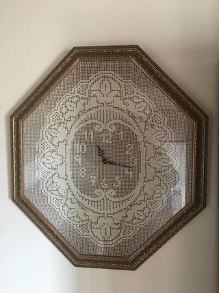 Reloj crochet vintage dorado