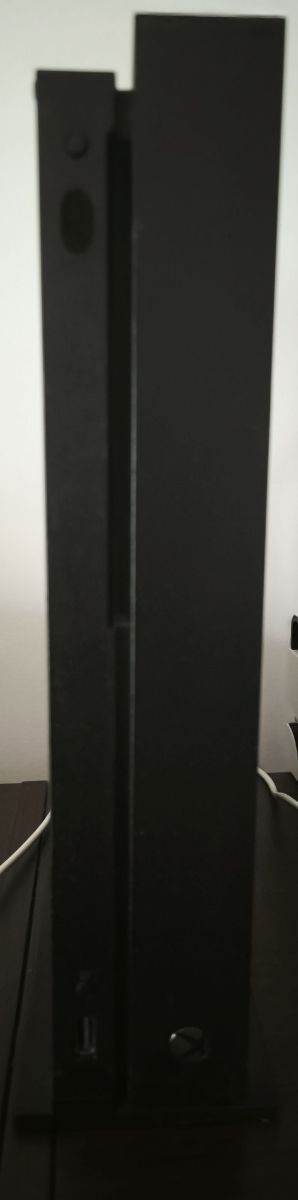 Xbox One X 1TB - Negra + 1 Joystick 