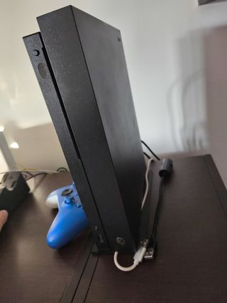Xbox One X 1TB - Negra + 1 Joystick 