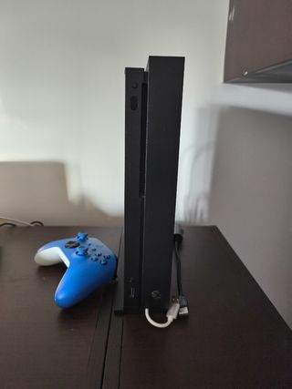 Xbox One X 1TB - Negra + 1 Joystick 