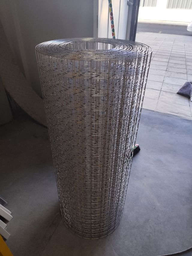 Malla metálica para techo o para el campo