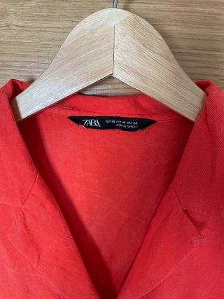 Camisa cropped Zara roja
