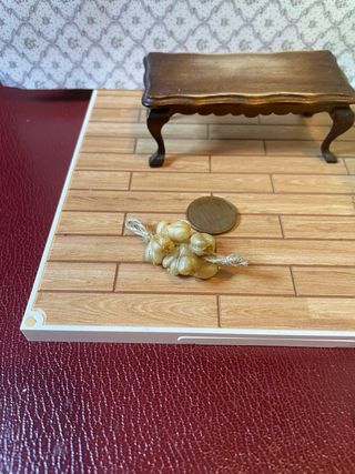 Mini-aglio per casa bambole