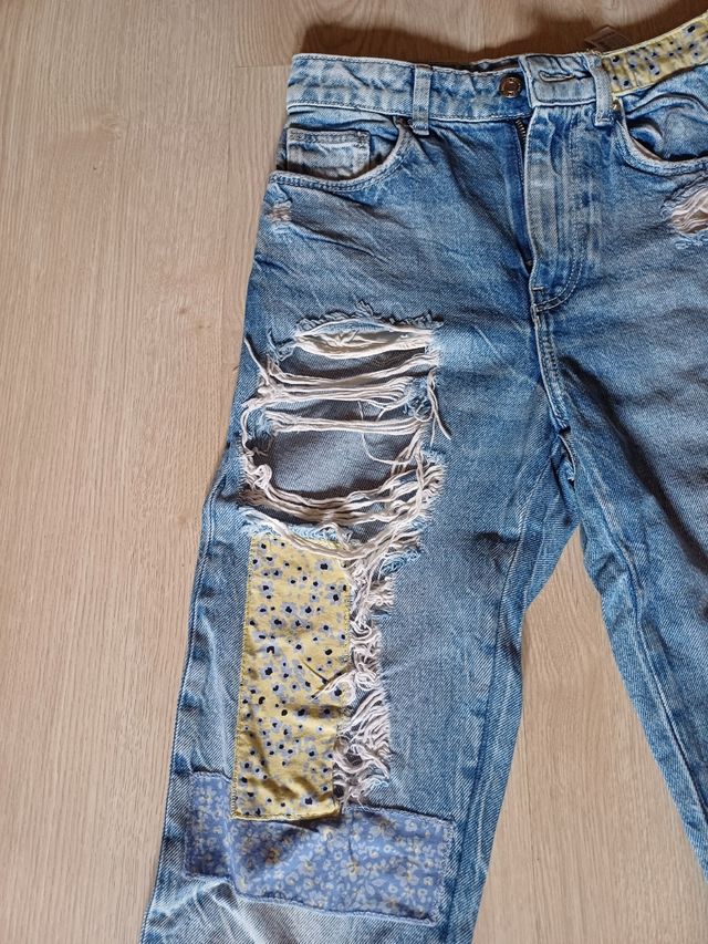 Vaqueros Bershka rotos parches