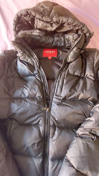 Plumas  Guess negro
