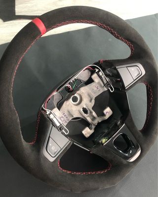 Volante deportivo piel vuelta roja