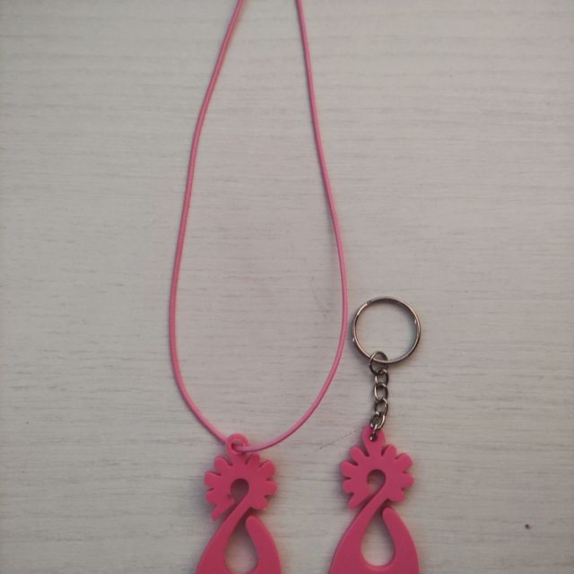 Llaveros y collares Virgen del Pilar rosa