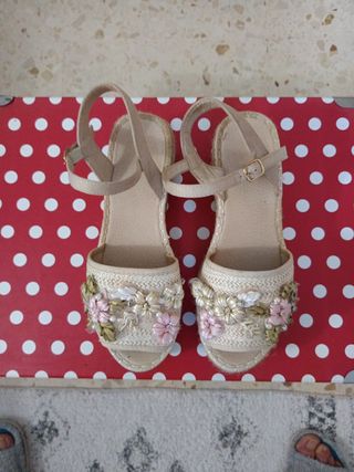 Alpargatas cuña beige🌸
