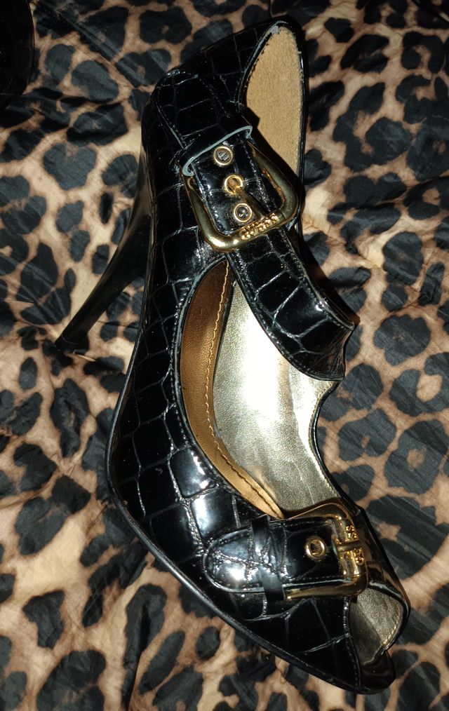 Sandali Guess peep-toe neri
Numero 36