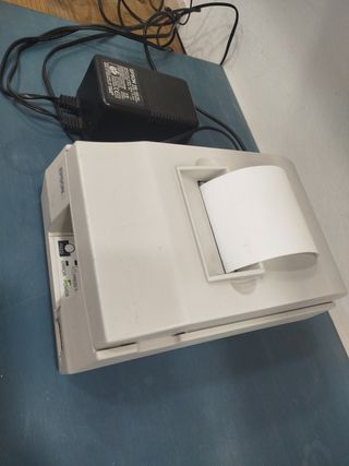 Impresora de tickets Epson con accesorios