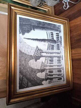 Cuadro antiguo con marco dorado