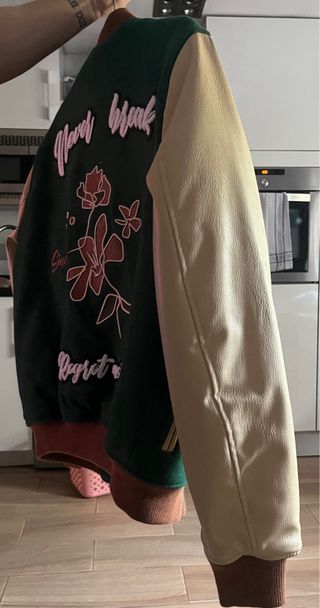 Chaqueta bomber Zara verde beis