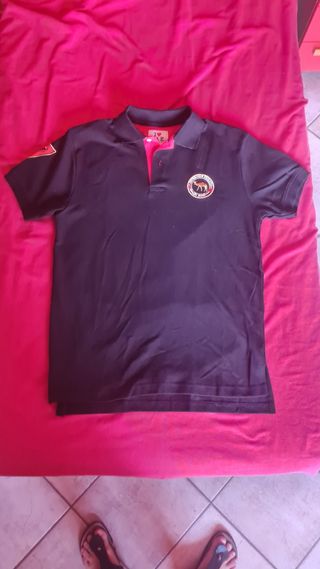 Polo UAE nera e rossa