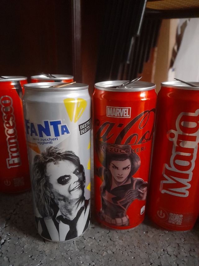 11 lattine CocaCola & Marvel