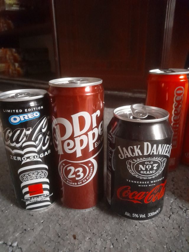 11 lattine CocaCola & Marvel