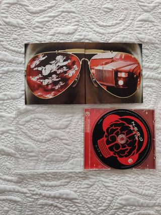 CD N*E*R*D - Fly Or Die