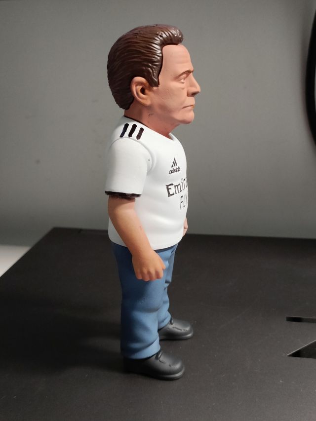 Figura resina pintada Tomas Roncero. 3D diseño.