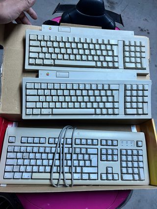 3 Teclados Apple Macintosh antiguos