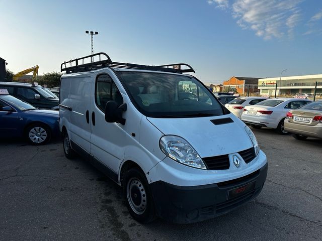 Renault Trafic 2.0 dci averiada