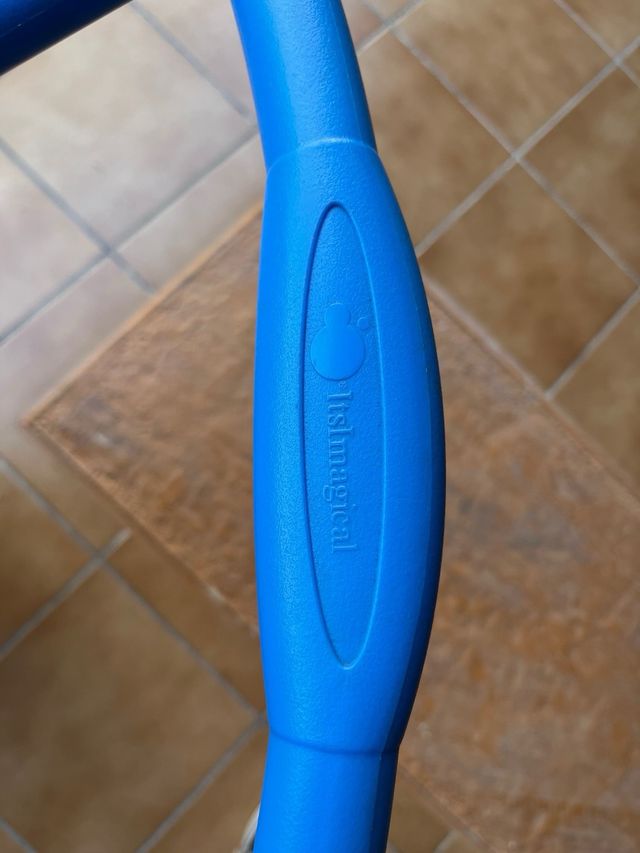 Triciclo infantil com capota