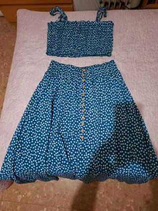 Conjunto top y falda. Es fresquito.