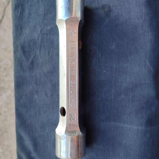 Llave tubo 28-25mm Cr-V