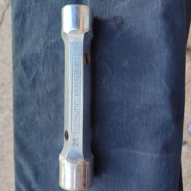 Llave tubo 28-25mm Cr-V