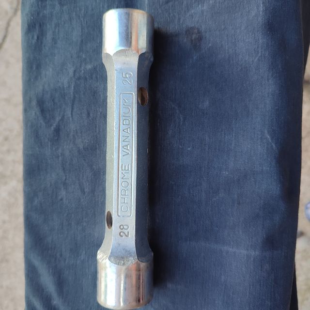 Llave tubo 28-25mm Cr-V