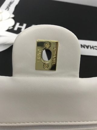 Chanel Classic Flap Bag - bianca