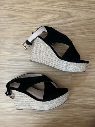 Sandalias cuña negras
