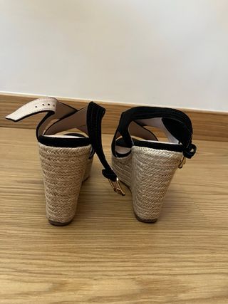 Sandalias cuña negras