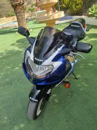 Suzuki GSX-R 1000 K1 