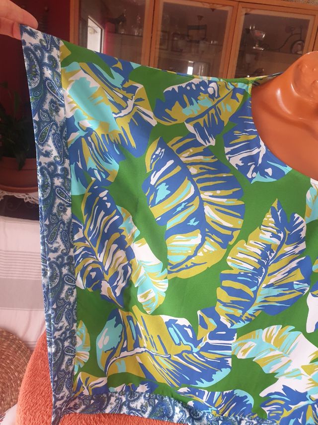 Blusa poncho estampada azul y verde
