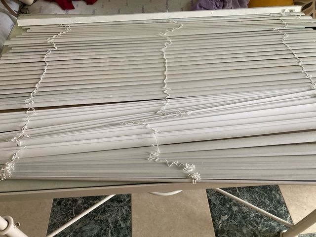 Persianas venecianas blancas