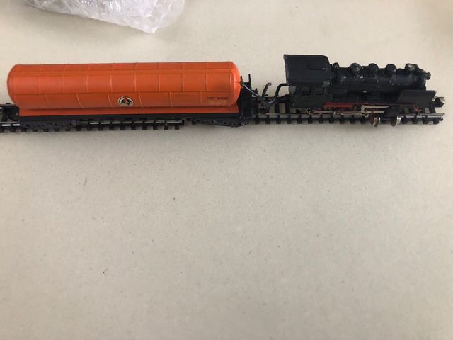 Tren locomotora y vagón H0
4 vias recta y 2 curvas