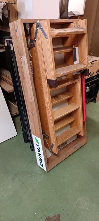 Escalera ático Fakro plegable madera