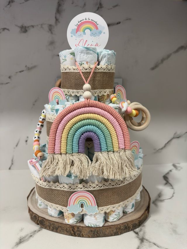 Pastel pañales bebé arcoiris personalizado